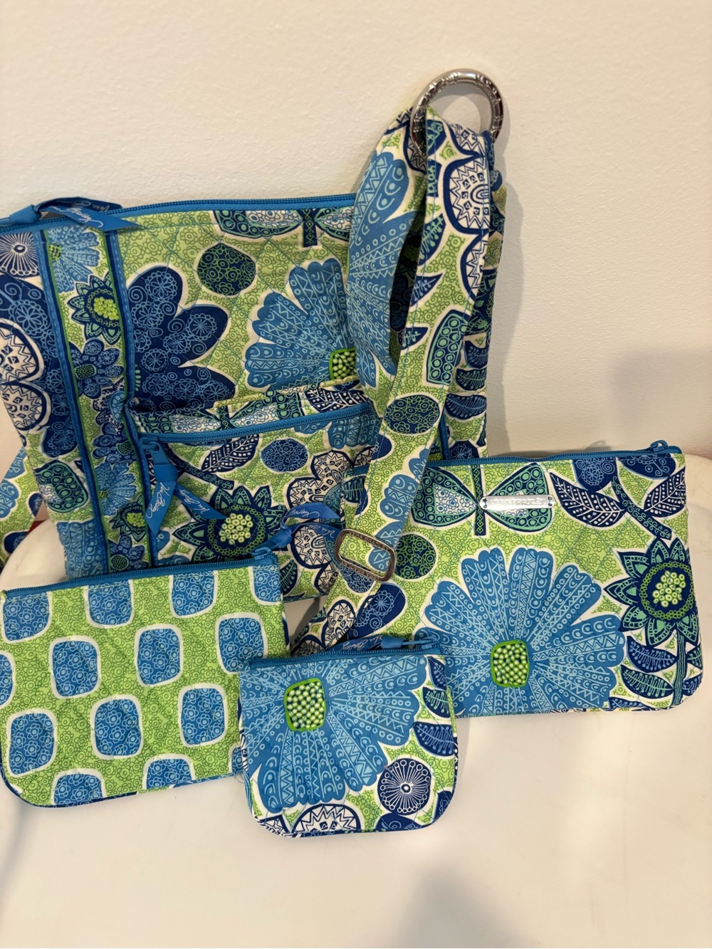 Vera Bradley 4 piece “Doodle Daisy “, cross body, 2pouches, quilted change purse